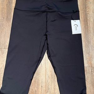 Zyia Active Black Light N Tight High Rise Crop leggings Size 20 NEW